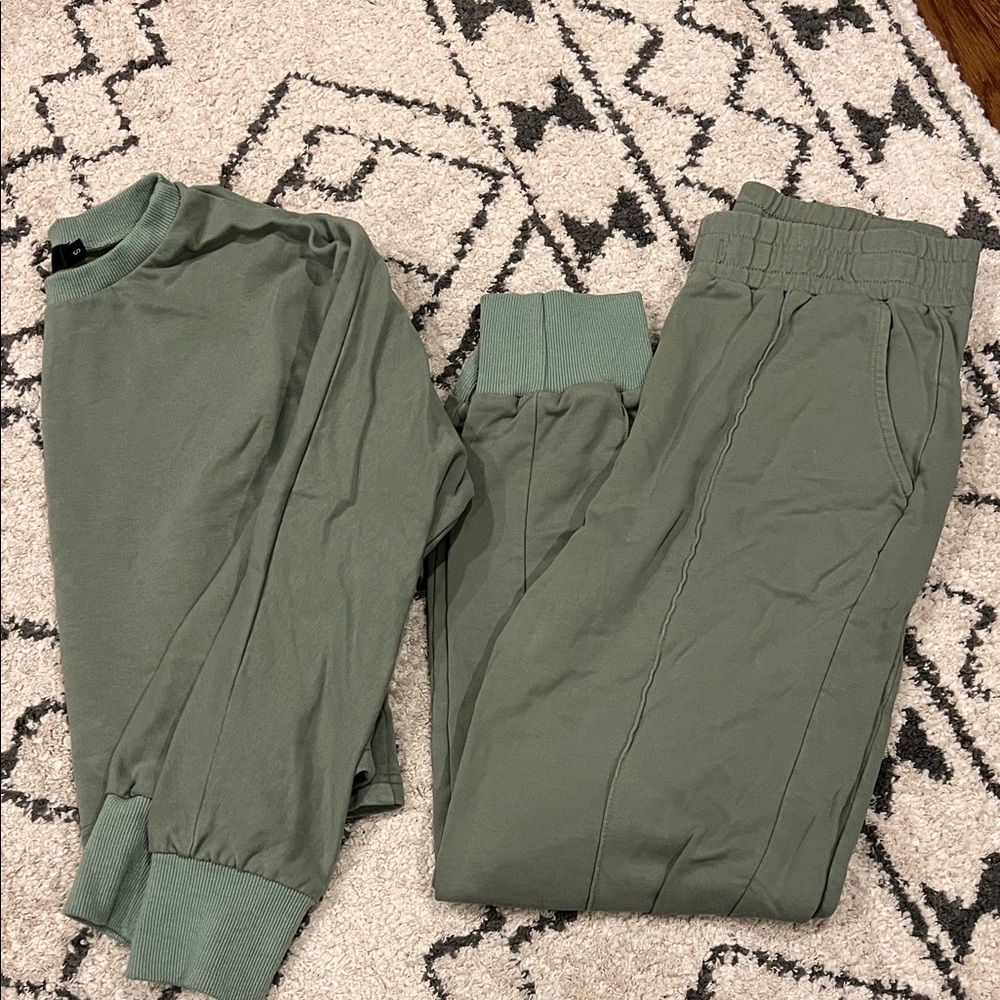 Green Sweatshirt and Joggers Set